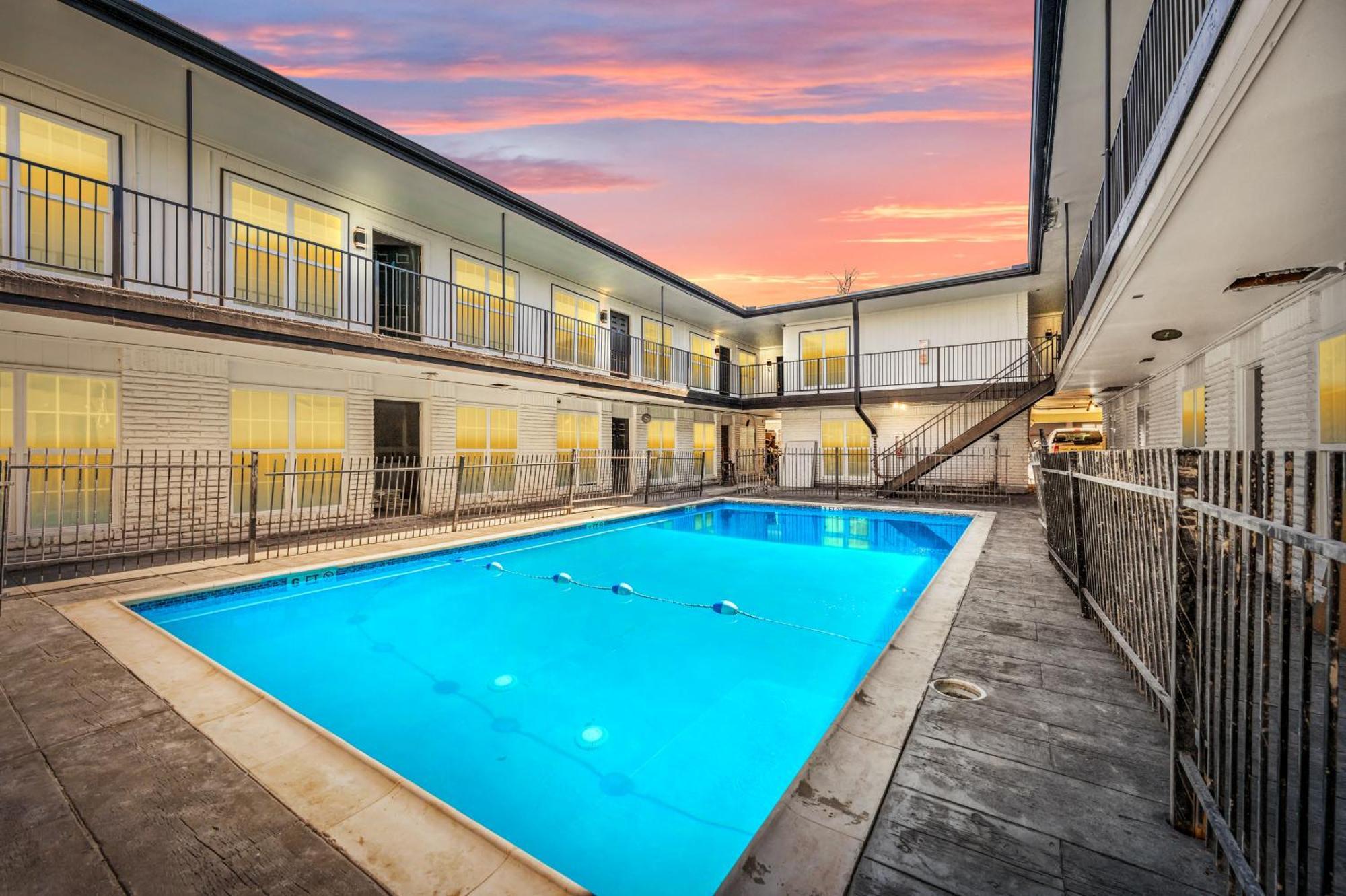Comfortable 2Br Apt In Vibrant Houston Heights Extérieur photo