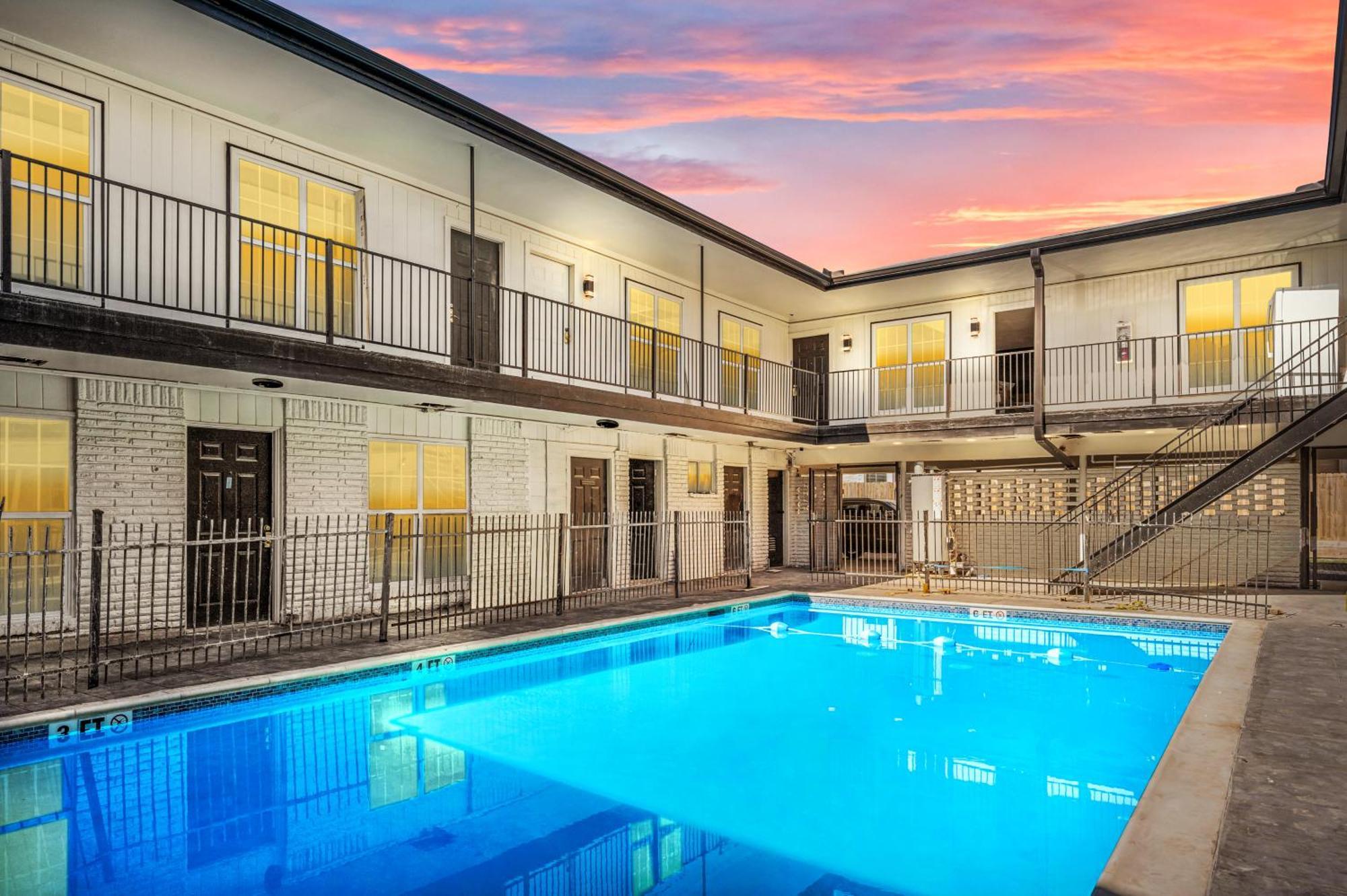 Comfortable 2Br Apt In Vibrant Houston Heights Extérieur photo