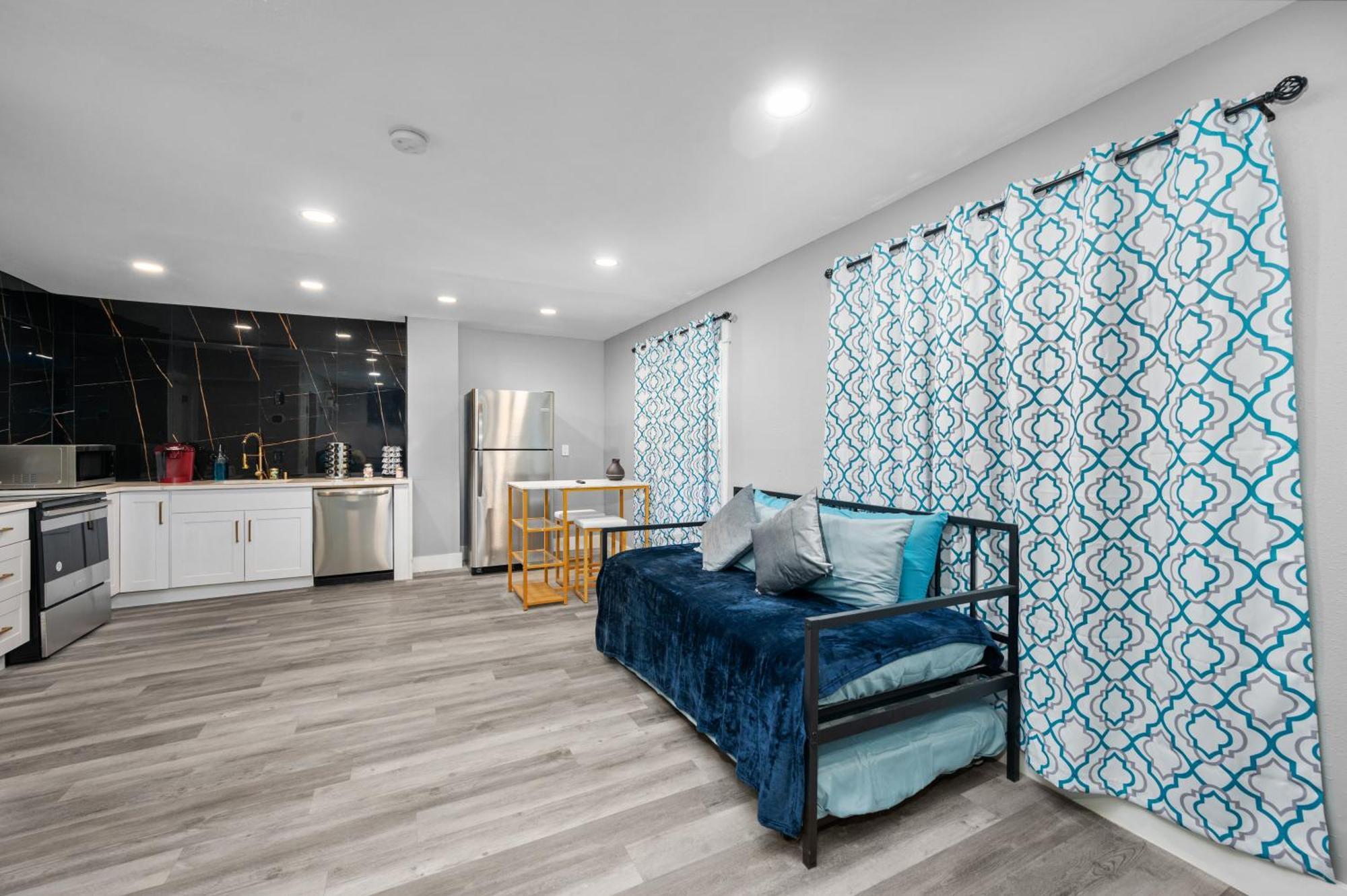 Comfortable 2Br Apt In Vibrant Houston Heights Extérieur photo